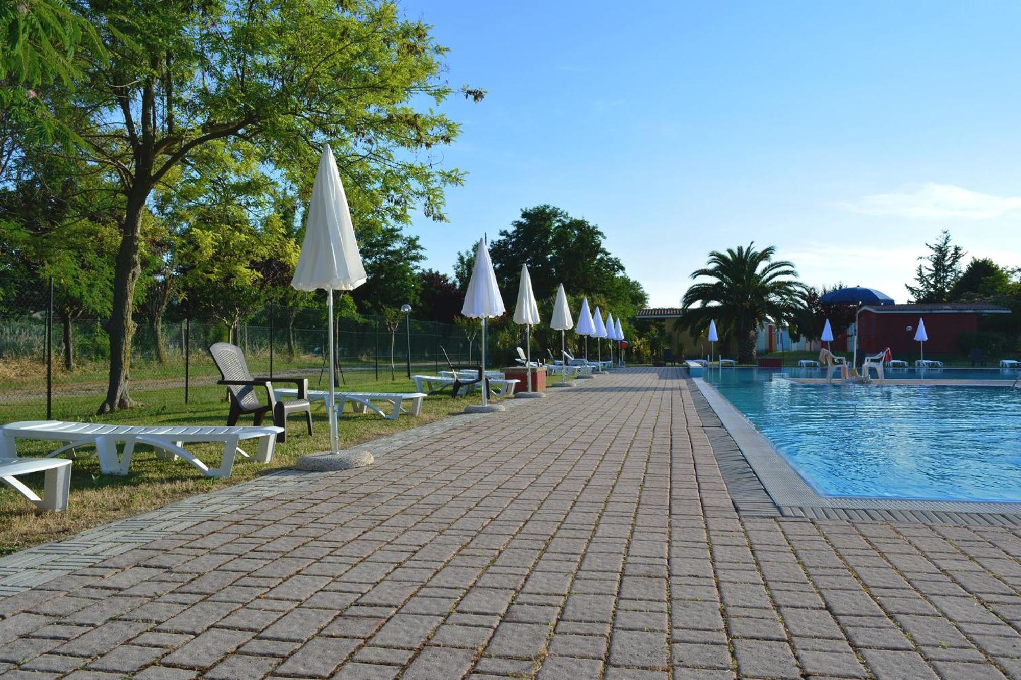 Centro Vacanze - Garden River Altidona Exteriör bild